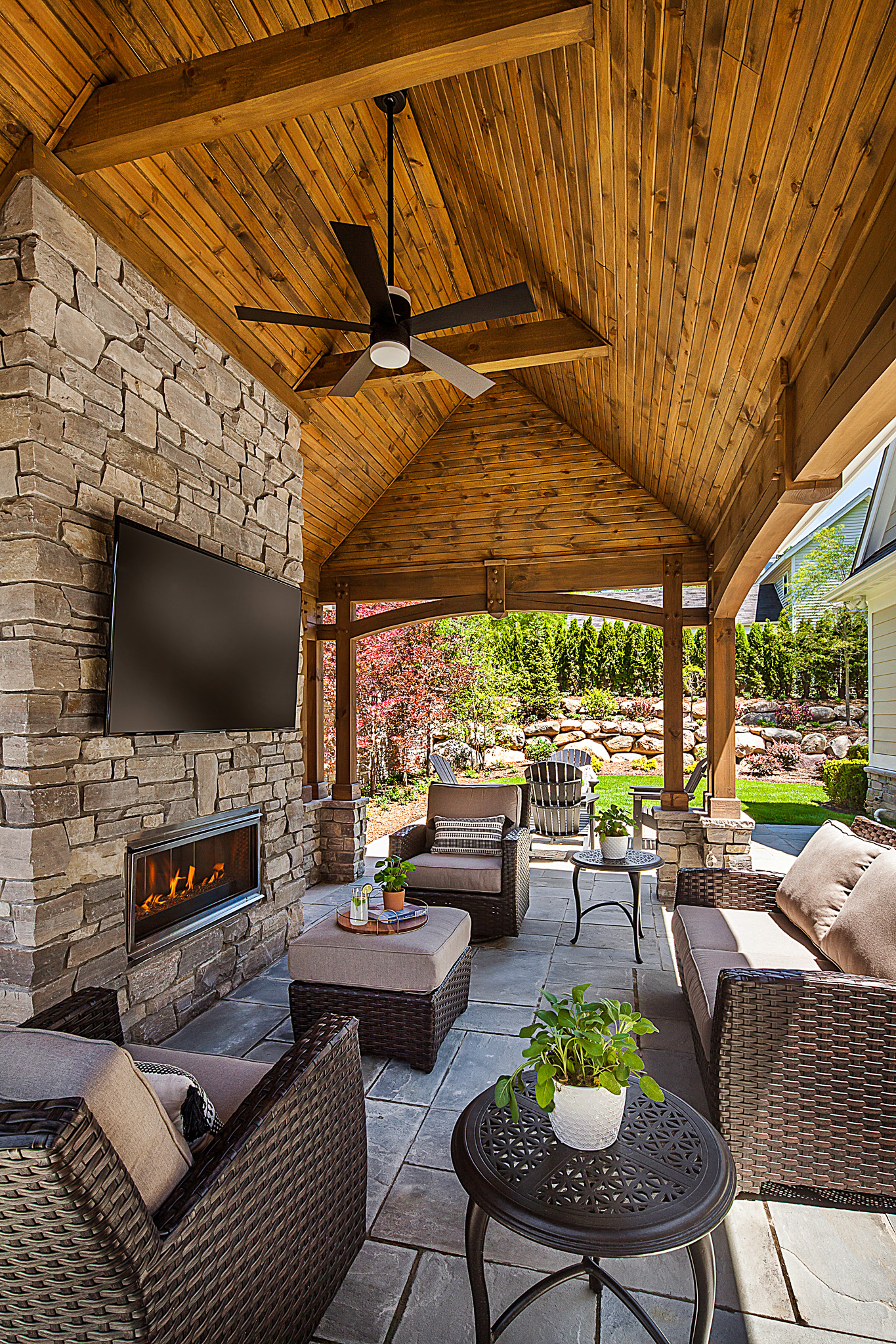 MJ Whelan – Captivating Corner Home-04
